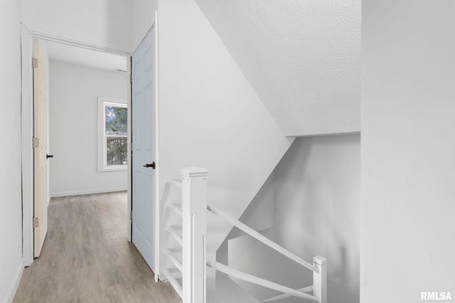 910 S 2ND Street, Springfield, IL 62704