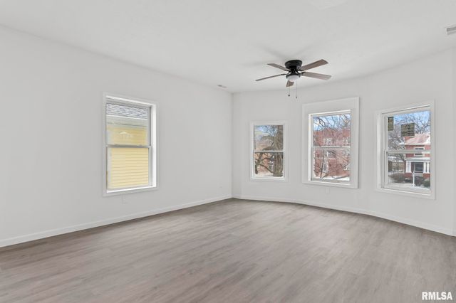 910 S 2ND Street, Springfield, IL 62704