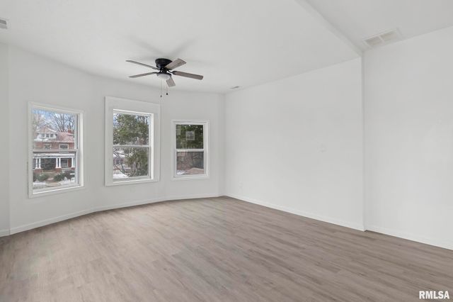 910 S 2ND Street, Springfield, IL 62704