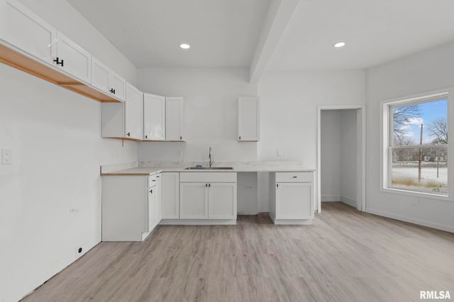 910 S 2ND Street, Springfield, IL 62704