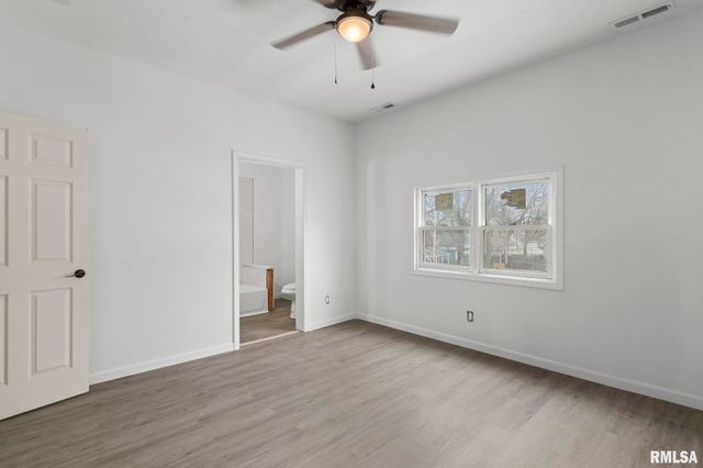 910 S 2ND Street, Springfield, IL 62704