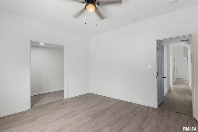 910 S 2ND Street, Springfield, IL 62704