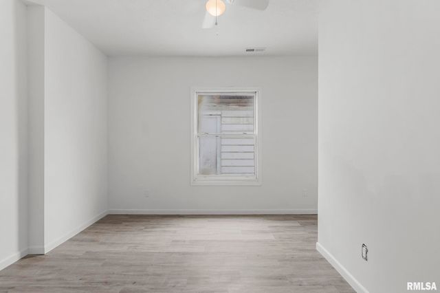 910 S 2ND Street, Springfield, IL 62704