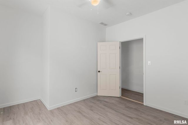 910 S 2ND Street, Springfield, IL 62704