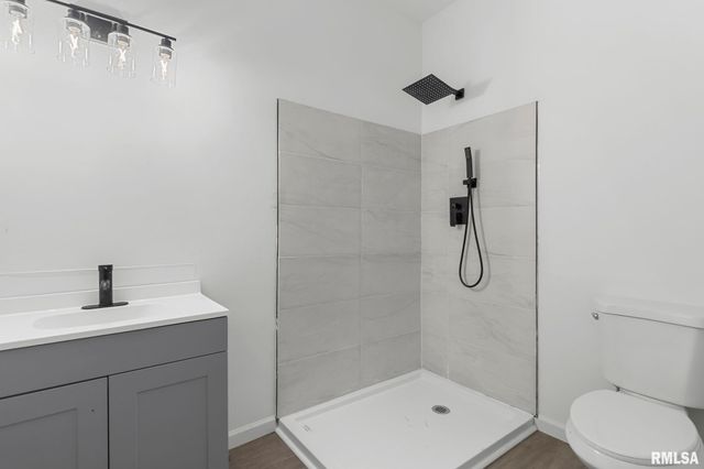 910 S 2ND Street, Springfield, IL 62704