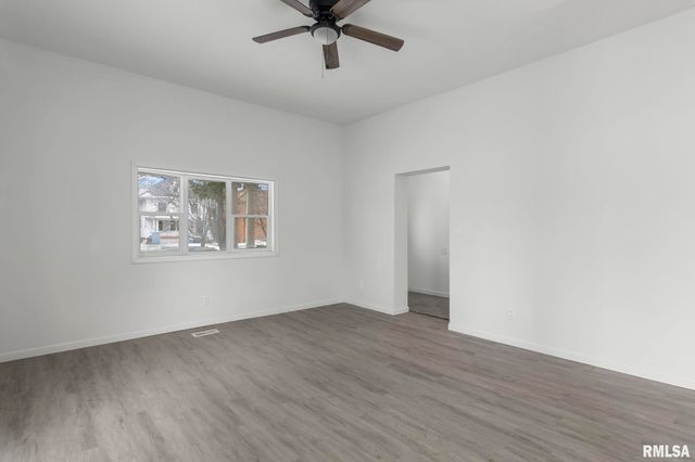 910 S 2ND Street, Springfield, IL 62704