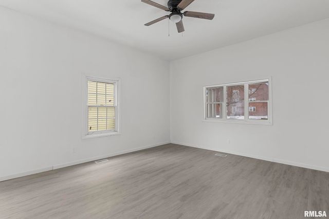 910 S 2ND Street, Springfield, IL 62704