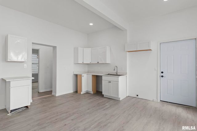 910 S 2ND Street, Springfield, IL 62704