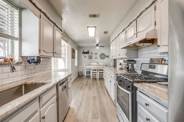 301 Lena Lane, Burleson, TX 76028