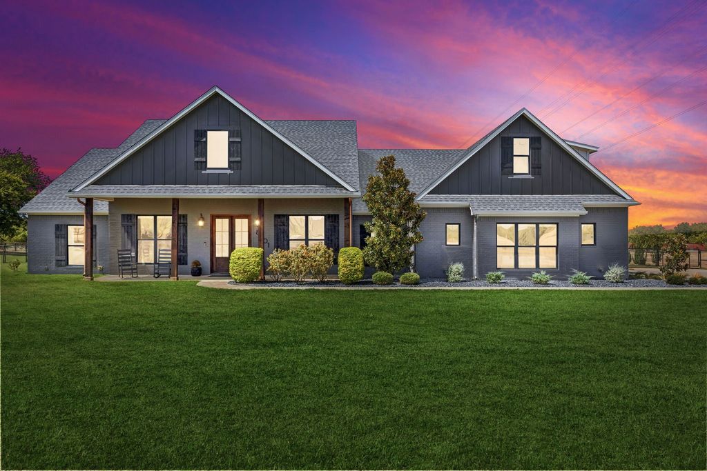 8201 Cutter Corral Court, Fort Worth, TX 76126 — exterior