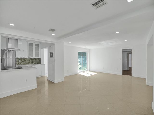 1102 NE 117th St, Biscayne Park, FL 33161