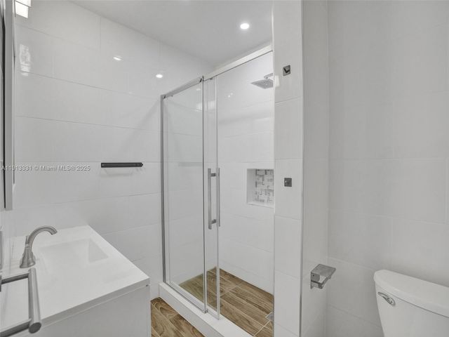 1102 NE 117th St, Biscayne Park, FL 33161