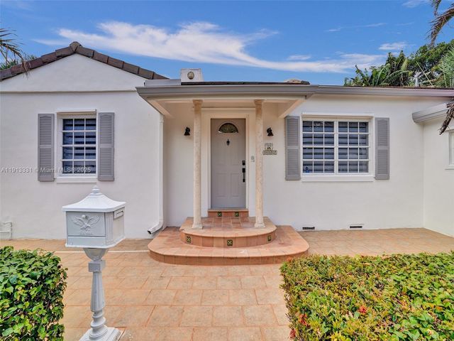 1102 NE 117th St, Biscayne Park, FL 33161