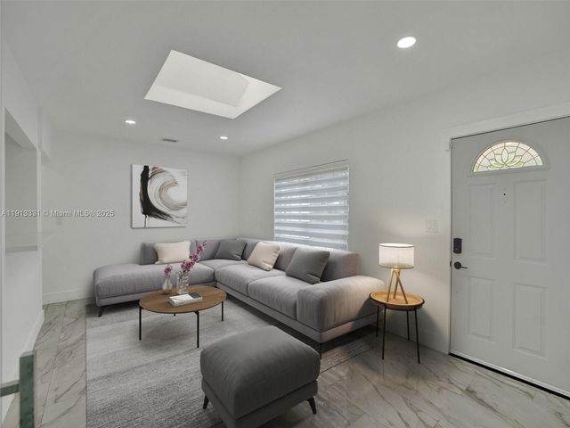 1102 NE 117th St, Biscayne Park, FL 33161