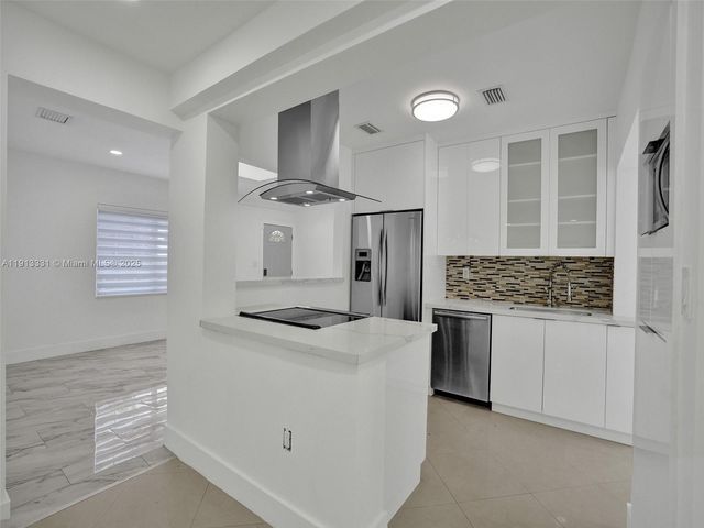 1102 NE 117th St, Biscayne Park, FL 33161