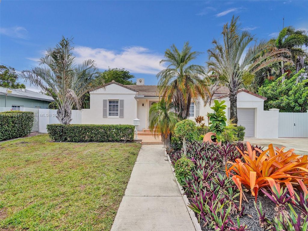 1102 NE 117th St, Biscayne Park, FL 33161