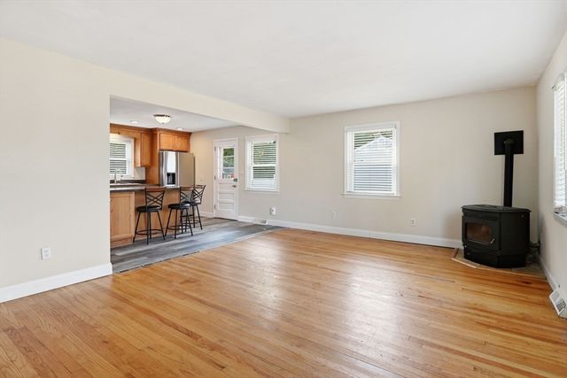 37 Saint Dennis St, Westfield, MA 01085
