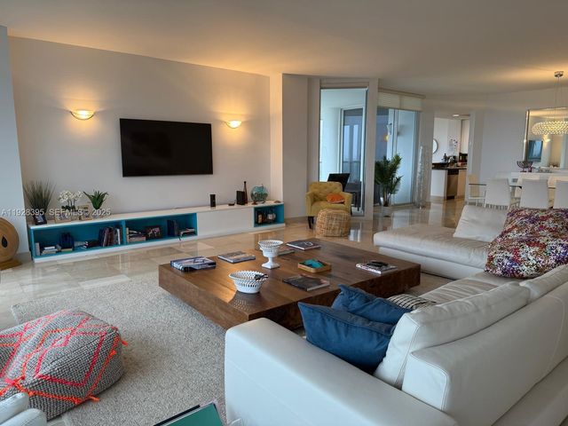 21150 E Point Pl 1001, Aventura, FL 33180