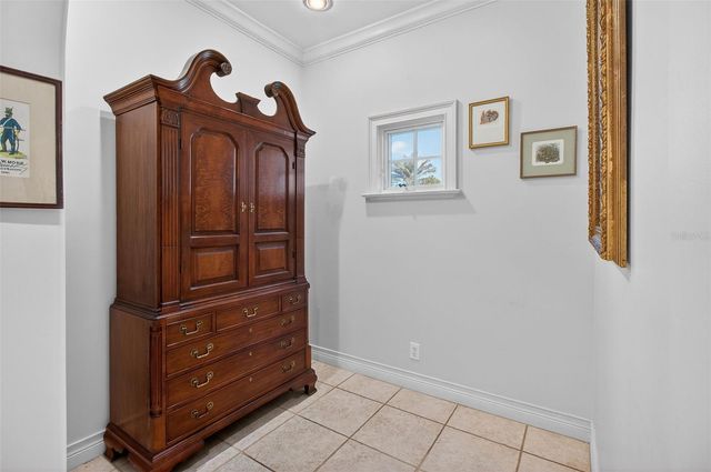 1100 TORTUGA CIRCLE NE, St Petersburg, FL 33702