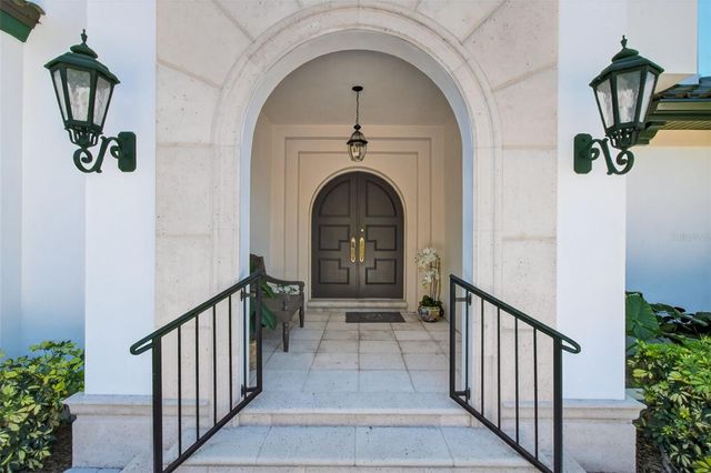 1100 TORTUGA CIRCLE NE, St Petersburg, FL 33702