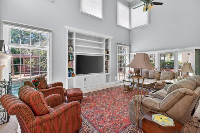 1100 TORTUGA CIRCLE NE, St Petersburg, FL 33702