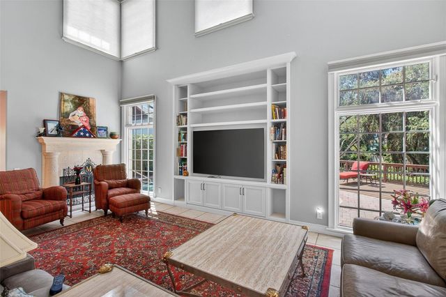 1100 TORTUGA CIRCLE NE, St Petersburg, FL 33702