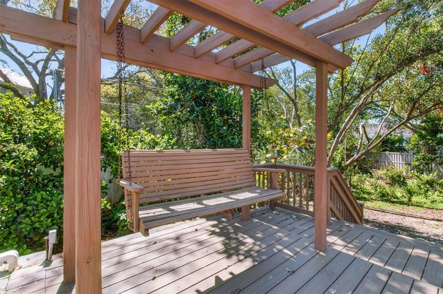 1100 TORTUGA CIRCLE NE, St Petersburg, FL 33702