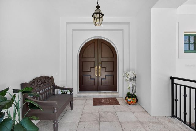 1100 TORTUGA CIRCLE NE, St Petersburg, FL 33702