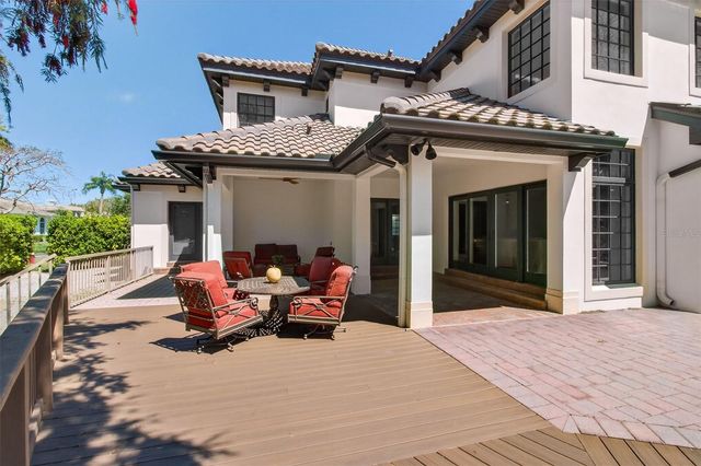 1100 TORTUGA CIRCLE NE, St Petersburg, FL 33702