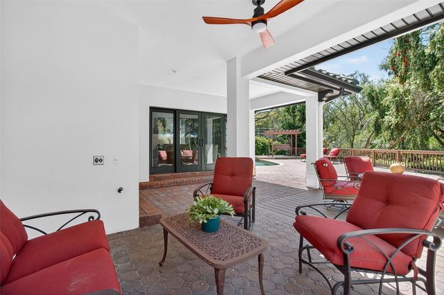 1100 TORTUGA CIRCLE NE, St Petersburg, FL 33702