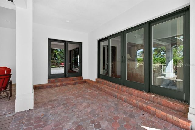 1100 TORTUGA CIRCLE NE, St Petersburg, FL 33702