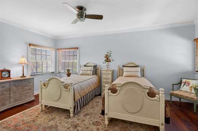 1100 TORTUGA CIRCLE NE, St Petersburg, FL 33702