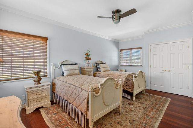 1100 TORTUGA CIRCLE NE, St Petersburg, FL 33702