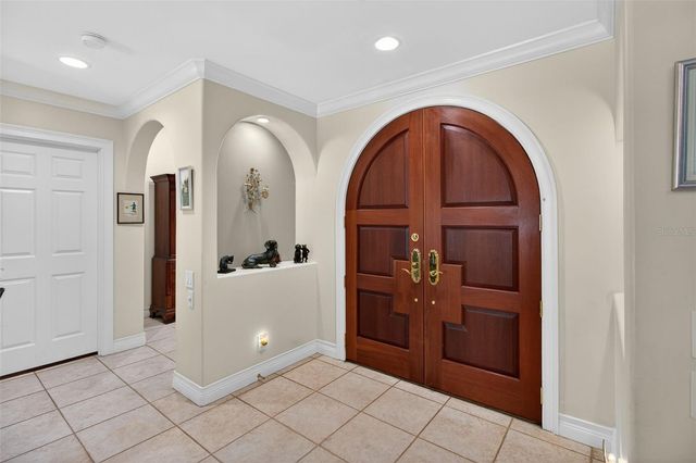 1100 TORTUGA CIRCLE NE, St Petersburg, FL 33702