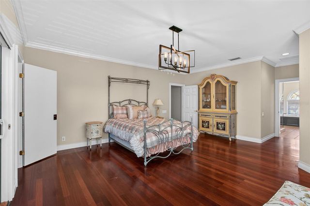 1100 TORTUGA CIRCLE NE, St Petersburg, FL 33702