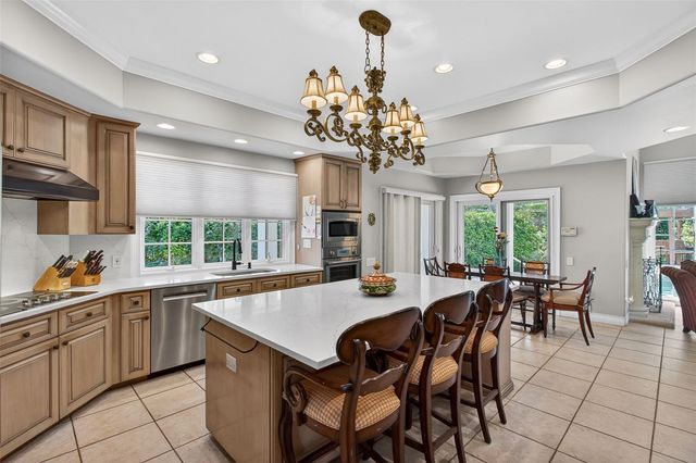 1100 TORTUGA CIRCLE NE, St Petersburg, FL 33702