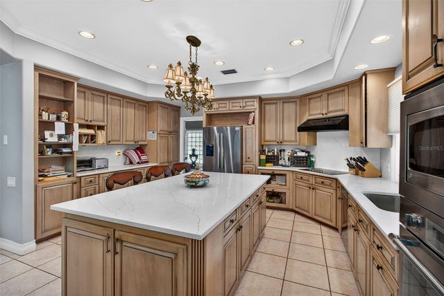 1100 TORTUGA CIRCLE NE, St Petersburg, FL 33702