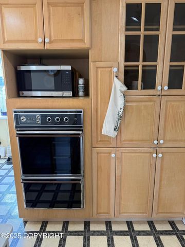 2090 Dimond Drive, Anchorage, AK 99507