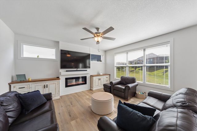 3646 NW 165th Street, Clive, IA 50325
