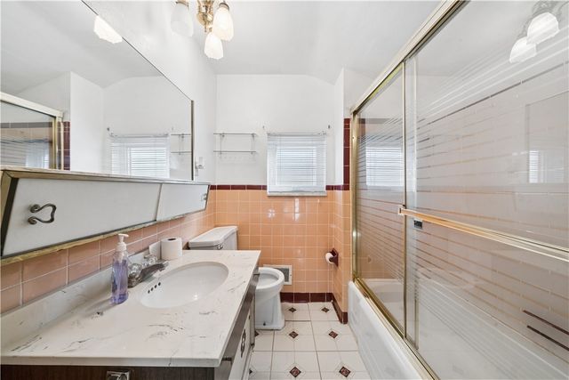 2710 Race St, Penn Hills, PA 15235