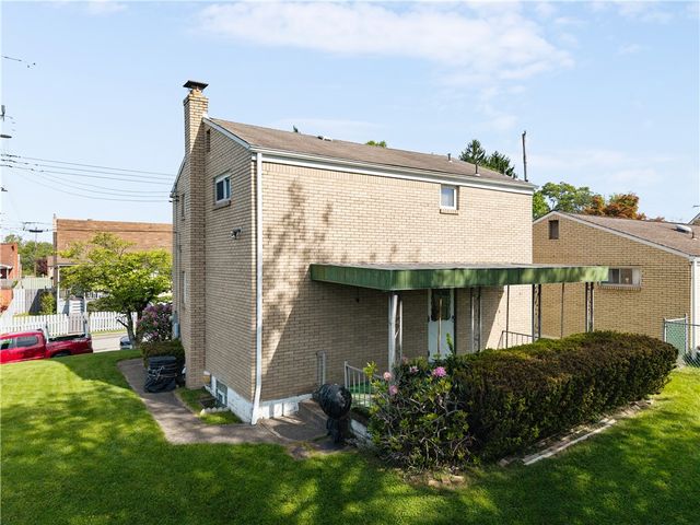 2710 Race St, Penn Hills, PA 15235