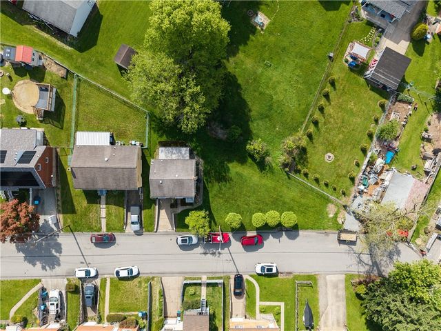 2710 Race St, Penn Hills, PA 15235