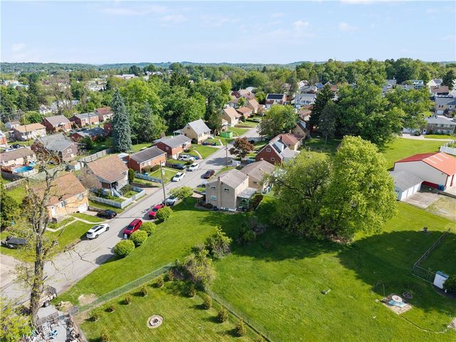 2710 Race St, Penn Hills, PA 15235