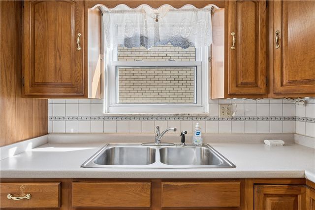 2710 Race St, Penn Hills, PA 15235