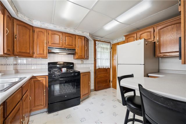 2710 Race St, Penn Hills, PA 15235