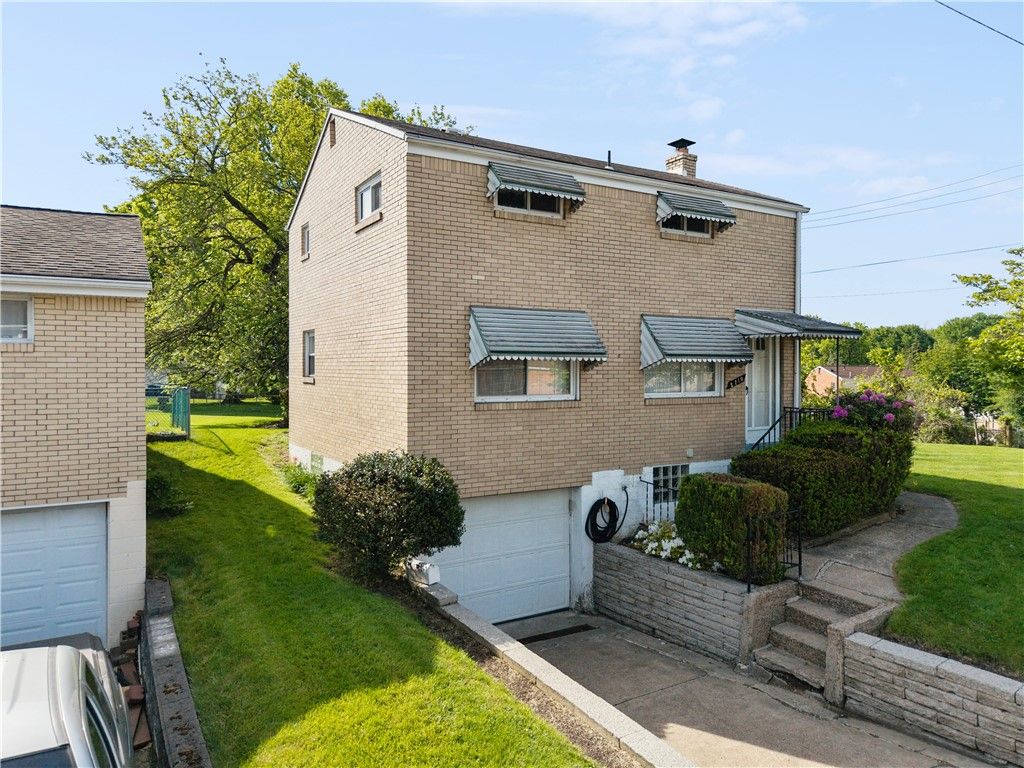 2710 Race St, Penn Hills, PA 15235