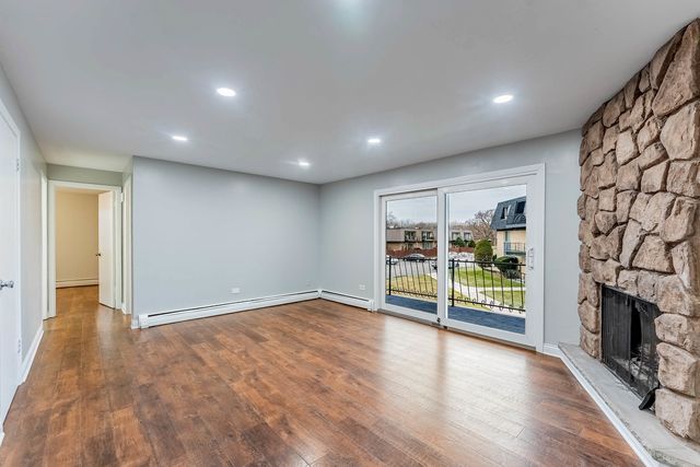 11128 S 84th Avenue 2B, Palos Hills, IL 60465