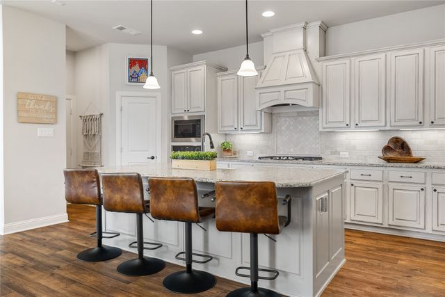 1820 Roundtree Circle W, Fort Worth, TX 76008