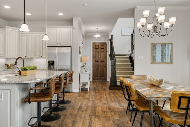 1820 Roundtree Circle W, Fort Worth, TX 76008