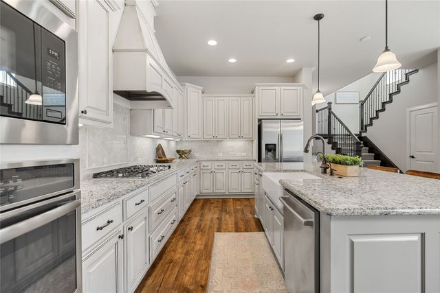 1820 Roundtree Circle W, Fort Worth, TX 76008